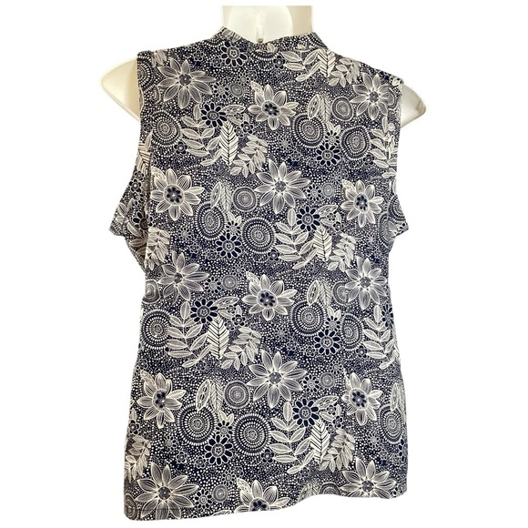 Floral Two Piece Set Sleeveless Wrap Blouse in Navy and White, Plus Size 2X - Picture 5 of 12